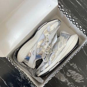 adidas by Stella McCartney
ASMC Ultraboost Sneakers 22 Silver sz 7.5
